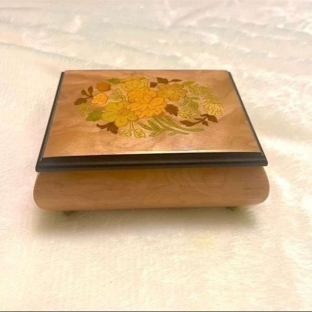 ERCOLANO Romantic Floral Bouquet jewelry musical box